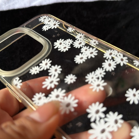 iPhone 14 clear case with white daisies - Picture 3 of 3